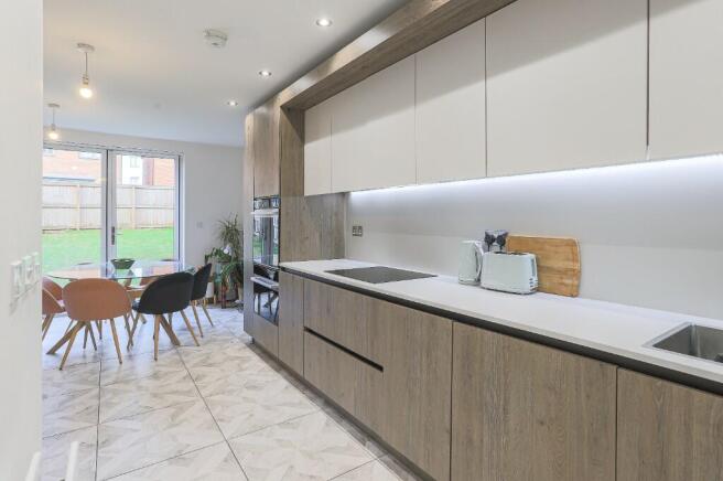 3 bed Semi-Detached for sale Image 12