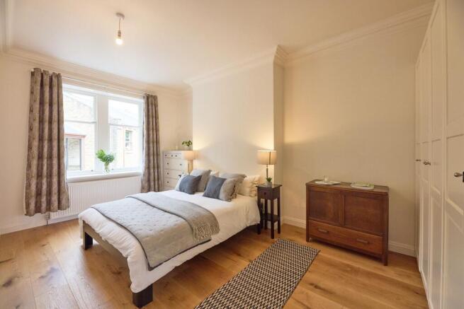 6 bed Semi-Detached for sale Image 11