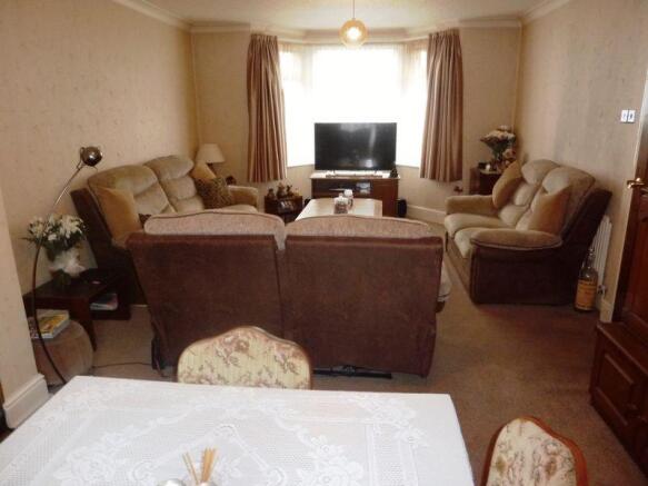 Lounge/Dining ...