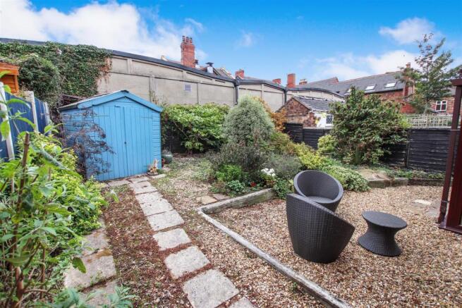 ENCLOSED REAR GARDEN