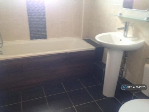 2 bed Flat to rent Image 5