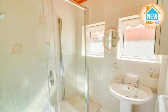 FAMILY BATHROOM: