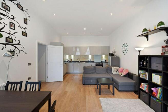 Kitchen / reception 