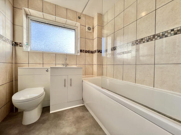 3 bed Semi-Detached to rent Image 8