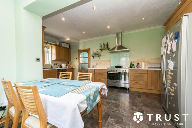 4 bed Semi-Detached for sale Image 6