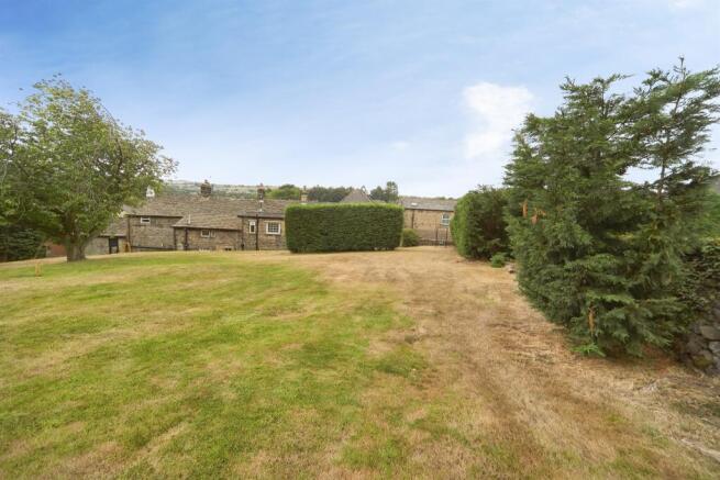 4 bed Semi-Detached for sale Image 12