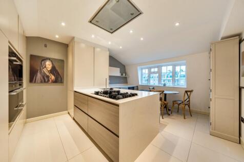 Clarendon House,
Strathearn Place, W2