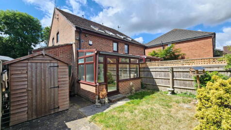 Robertson Close, Newbury, West Berkshire, RG14 7SQ