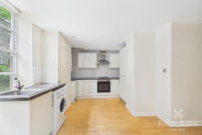 2 bed Apartment for sale Image 5