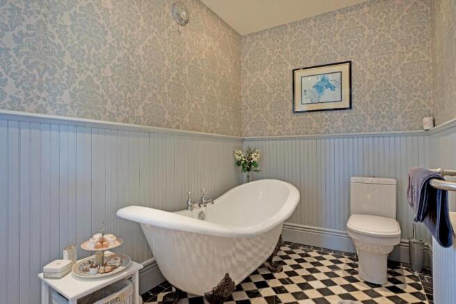 4 bed Detached for sale Image 7
