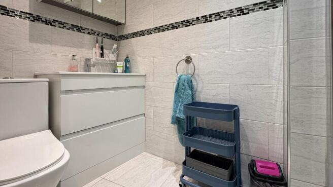 Modern tiled bathroom with a vanity unit, integ...