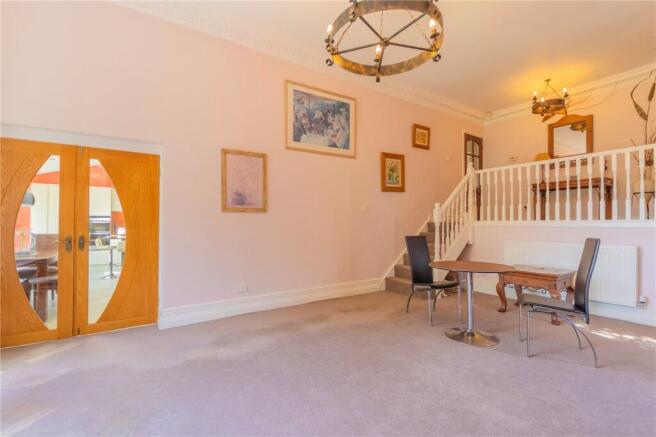 5 bed Detached for sale Image 12