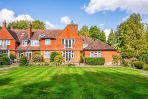 Flat 6, Wonford, Heath Drive, Tadworth KT20 7QL