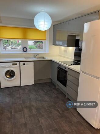 Kitchen:w/Machine, Dishwasher, Fitted Cupboards 