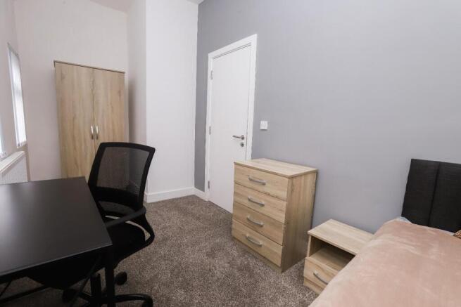 6 bed Terraced to rent Image 9