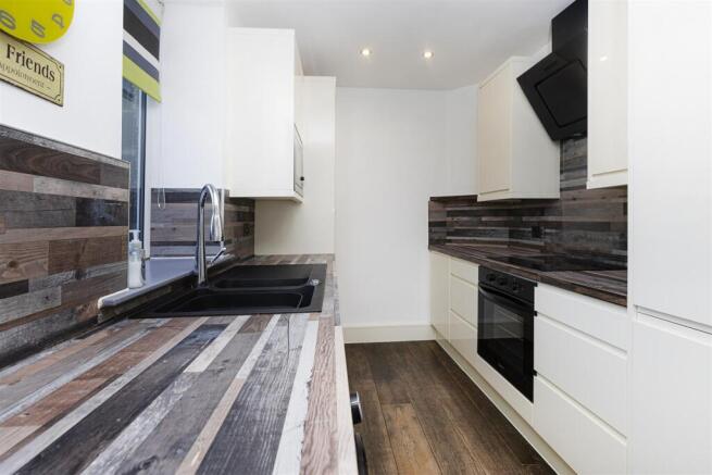 3 bed Terraced for sale Image 10