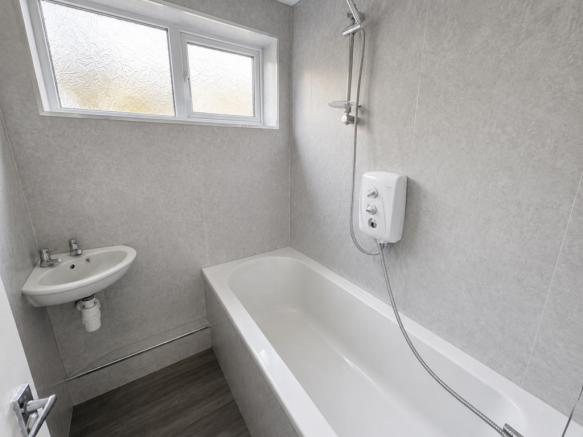 3 bed Terraced to rent Image 3
