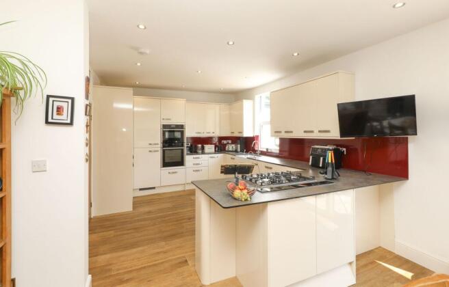 3 bed Detached for sale Image 7