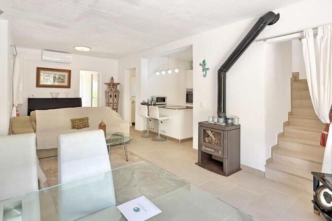 03 san telmo Mediterranes Kuestenhaus mit spektakulaerem Meerblick kaufen kamin