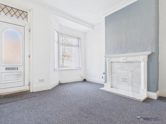 2 bed Terraced to rent Image 3