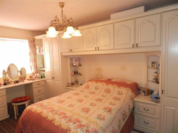 FIRST FLOOR BEDROOM 