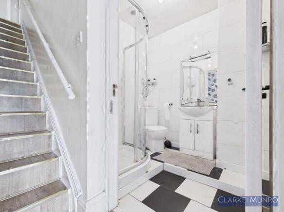 5 bed Detached for sale Image 8