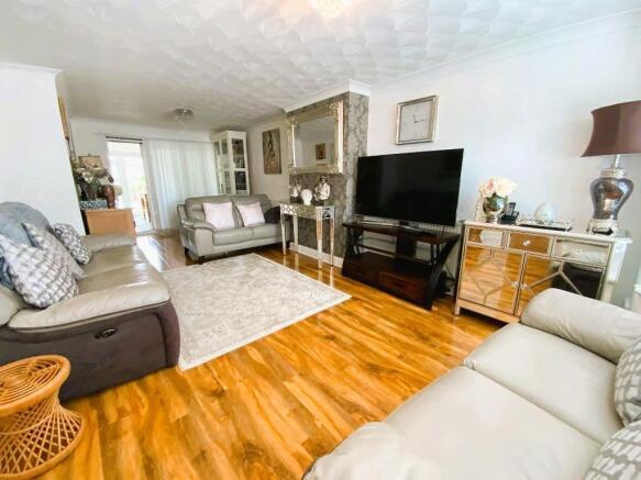 LIVING ROOM 25'1 x 11'6