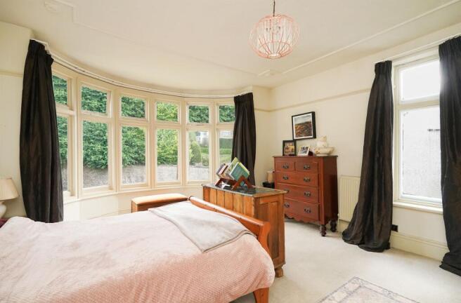 5 bed Semi-Detached for sale Image 10