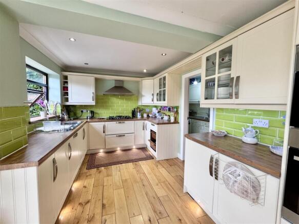 KITCHEN DINER