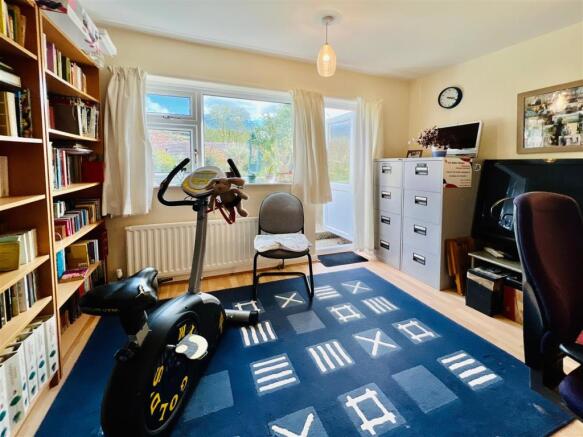 7 Laywell Close 14.JPG