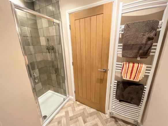 BATHROOM/W.C