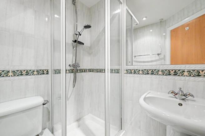 2 bed Flat for sale Image 11