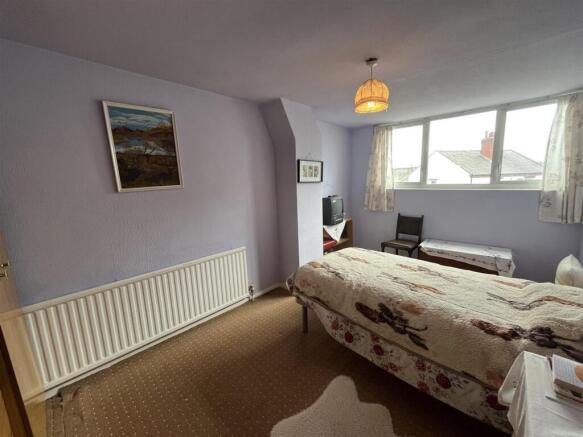3 bed Semi-Detached Bungalow for sale Image 7