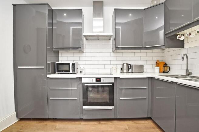 2 bed Apartment for sale Image 5