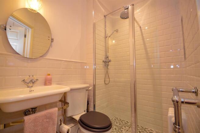 ## En-suite.jpg