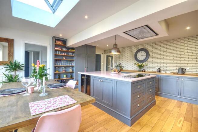 Kitchen / dining room