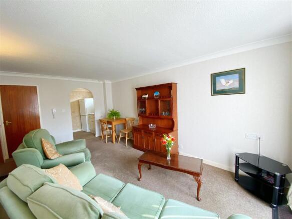 Lounge 3.jpg