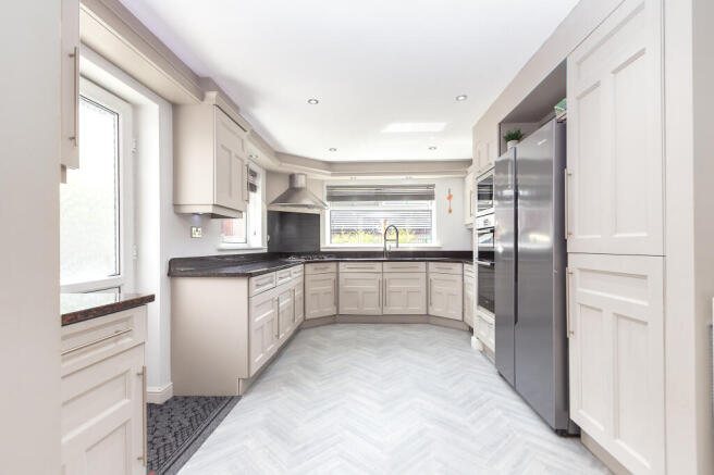 4 bed Detached for sale Image 5