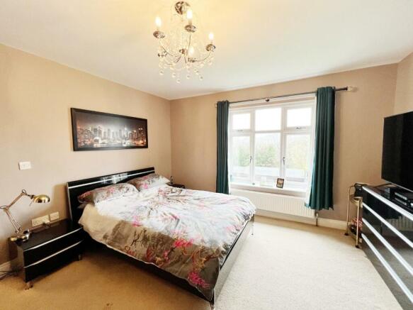 Bedroom 1 pic 2.jpg