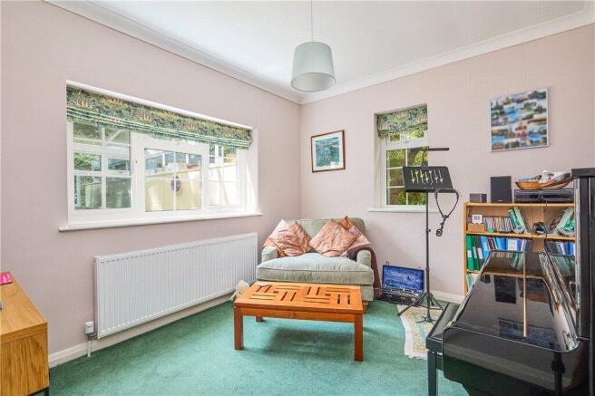 5 bed Detached for sale Image 12