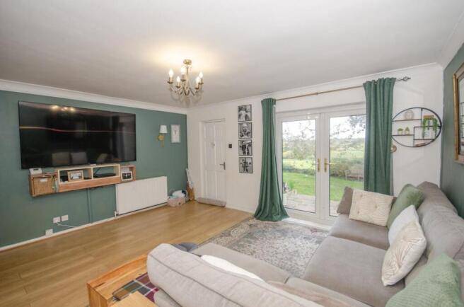 Lounge pic 2.jpg