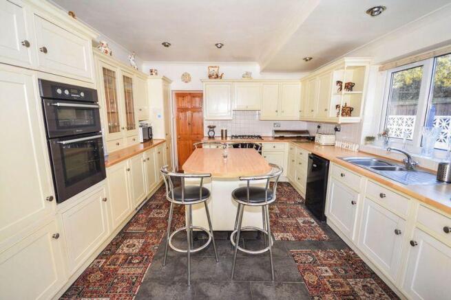 Kitchen / Brea...