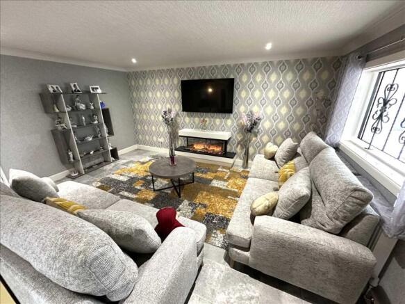 6 bed House for sale Image 10