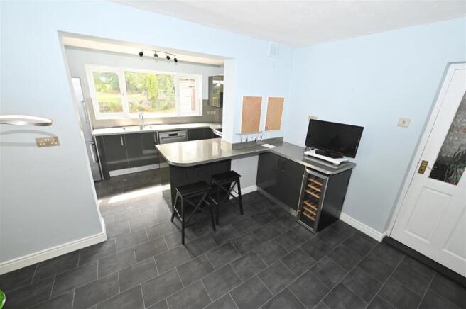 2 bed Detached Bungalow for sale Image 9