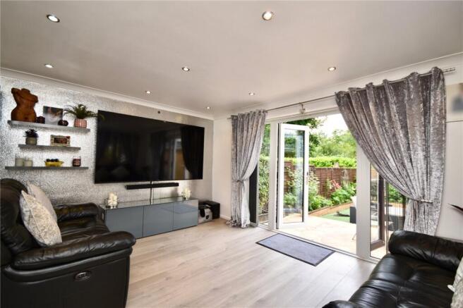 4 bed Semi-Detached for sale Image 5