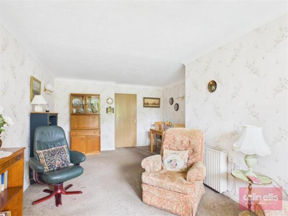 2 bed Flat for sale Image 5