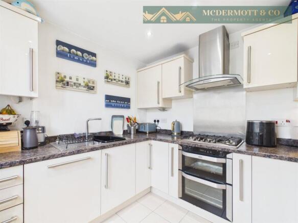 Spring Mill Drive, Mossley photo 4