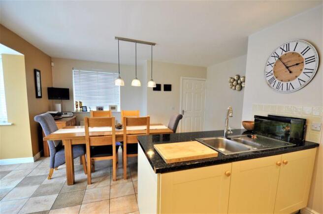 Kitchen / Dini...