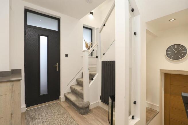 4 bed Semi-Detached to rent Image 11