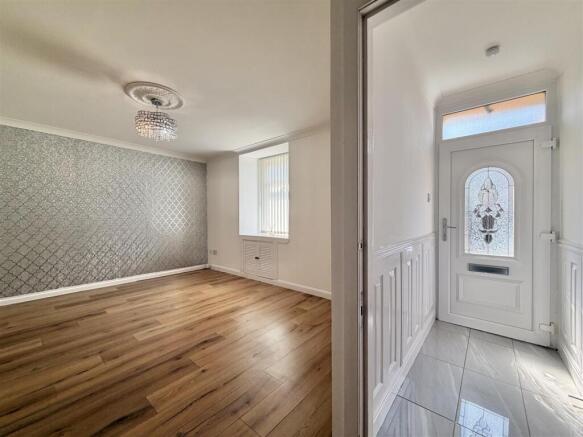 Lounge/Entrance Hall - CB